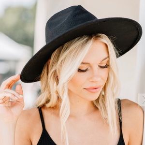 New, never worn. Black Basics Hat